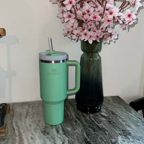 40oz Stanley - Picture 1 of 4